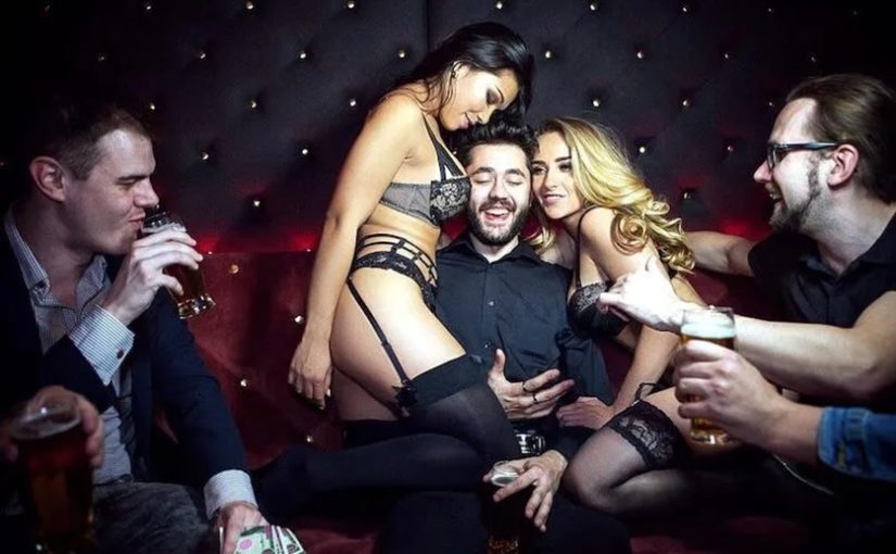 How to Choose the Best Melbourne Topless Waitresses for Your Event